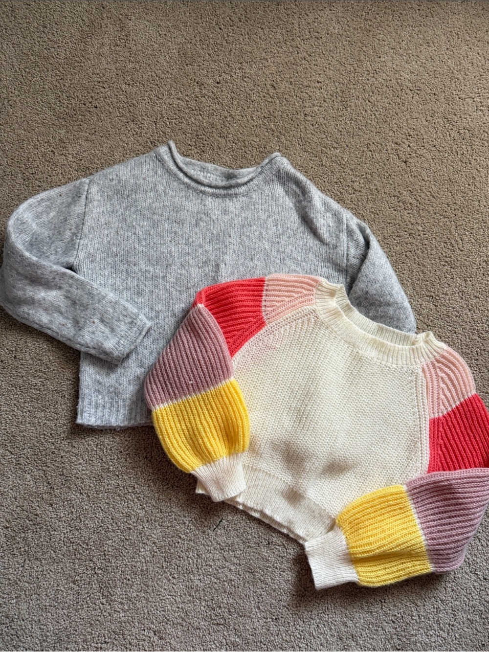 Girl’s Gray & Cream Colorblock Puff-Sleeve Sweater Lot Size Medium